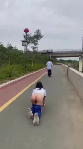 周末带母狗露出  真刺激